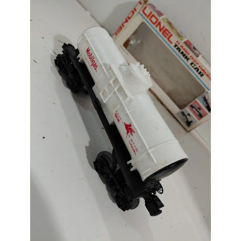 Lionel 6-9036 O Gauge Model Railroad Mobilgas Single Dome Tank Car w/ Box